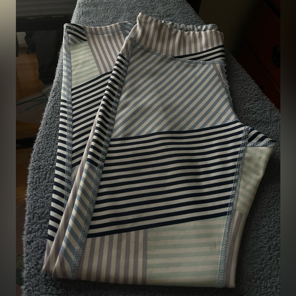 Active wear leggings! (Capri) (Shin length)